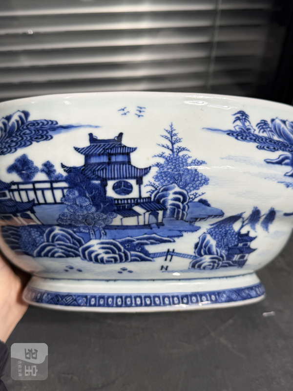 清乾隆青花山水楼阁纹草莓形钮盖锅 - 图4